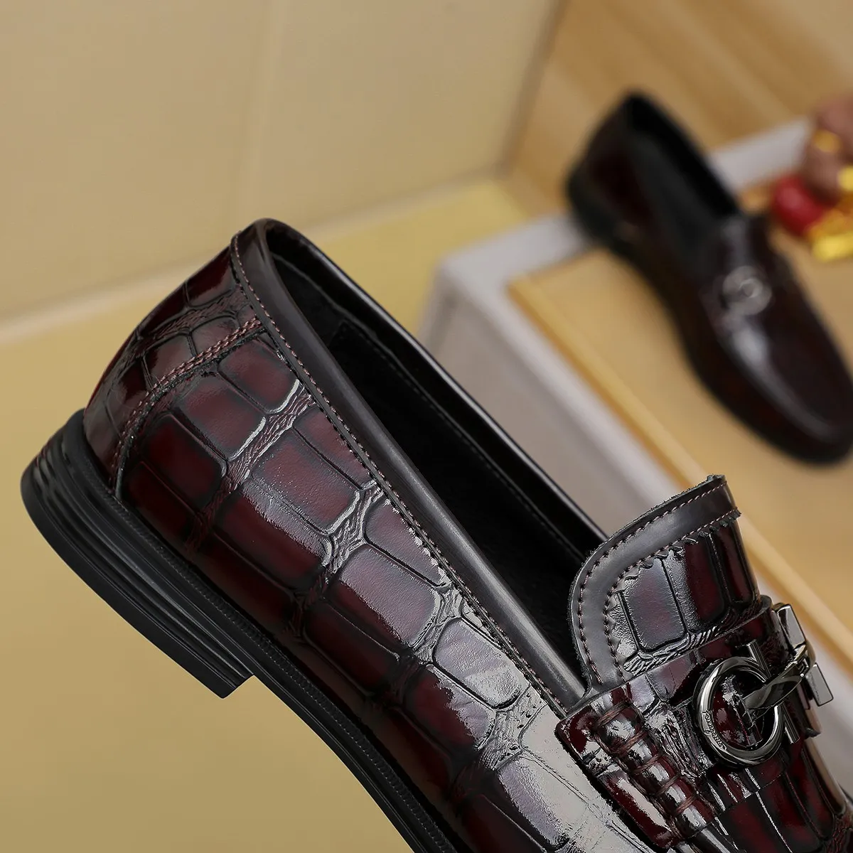 Men's shoes 250 🕷🕷🐂【Ferragamo】Ferragamo Popular fashionable casual shoes🇨🇳Official website counter 1:1 production, original mold opening💯Good quality can be seen, imported high-end first-layer pebbled calfskin, water-dyed🐂leather lining🌿very clear texture, high-quality waterproof, non-slip and wear-resistant outsole🎋high quality and low price, truly handmade🍓, color optional! Code number 38-44 (45. To be customized)